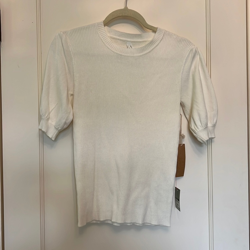 NWT puff sleeve rib knit top